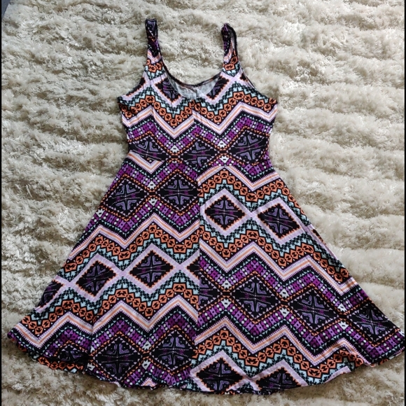 EUC Pair of patterned summer dresses - Picture 4 of 7
